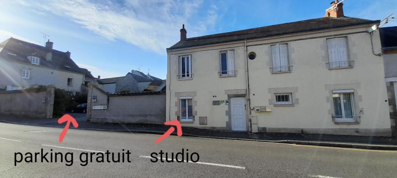 Studio Le Ligerien Saint-Denis-de lʼHôtel Exteriör bild